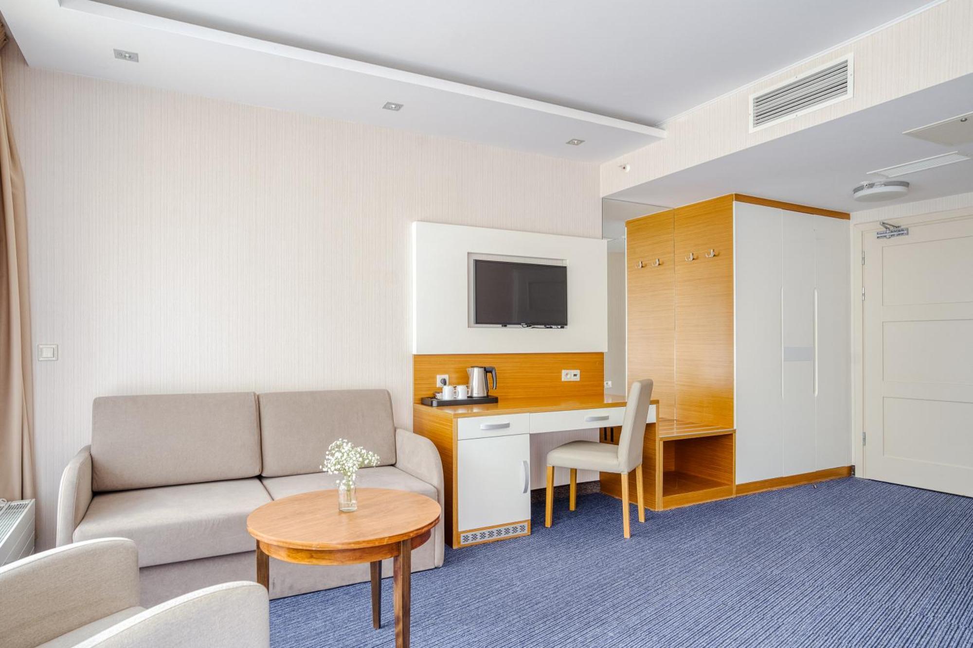 Hotel Dom Zdrojowy Resort & Spa - Destigo Hotels Ястарня Екстериор снимка